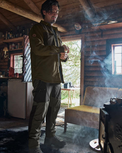 Pine Green coloured Seeland Vancouver Shirt on indoor background #colour_pine-green