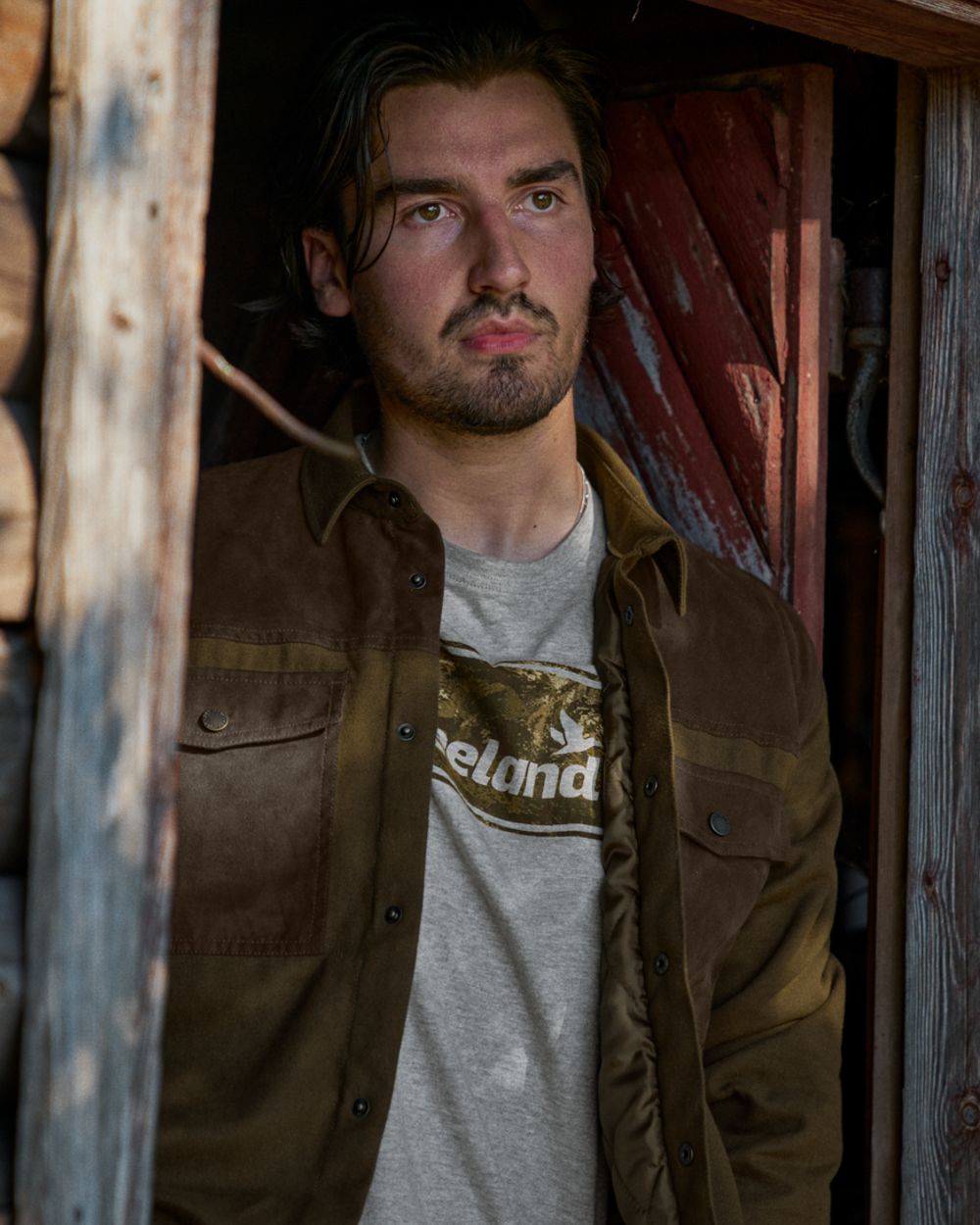 Pine Green coloured Seeland Vancouver Shirt on indoor background #colour_pine-green