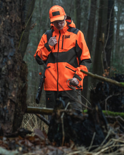 Orange Blaze coloured Seeland Venture Rover Cap on forest background #colour_orange-blaze