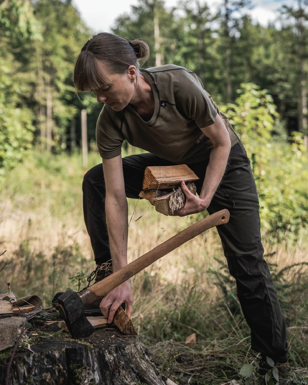 Covert Green Coloured Seeland Womens Apex Aia Merino T-shirt on outdoor background
#colour_covert-green