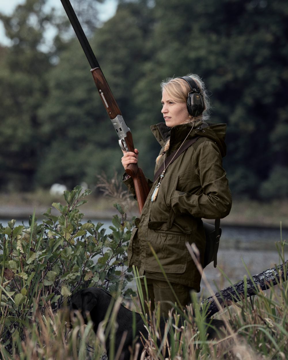 Pine Green Coloured Seeland Womens Key-Point Wax Jacket on outdoor background #colour_pine-green