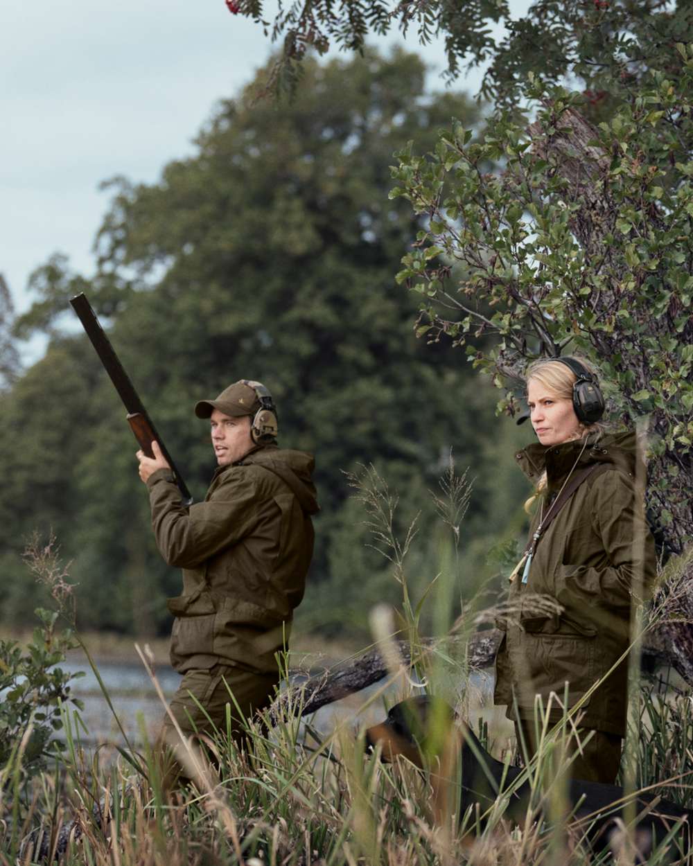 Pine Green Coloured Seeland Womens Key-Point Wax Jacket on outdoor background #colour_pine-green