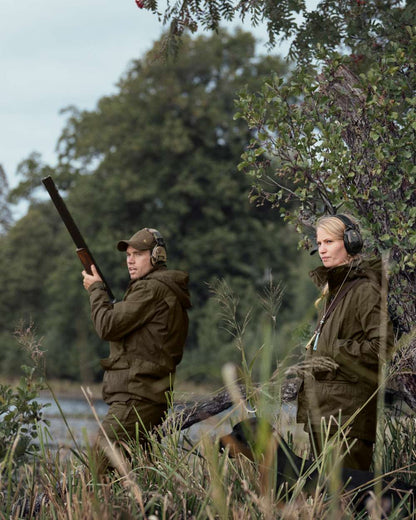 Pine Green Coloured Seeland Womens Key-Point Wax Jacket on outdoor background #colour_pine-green