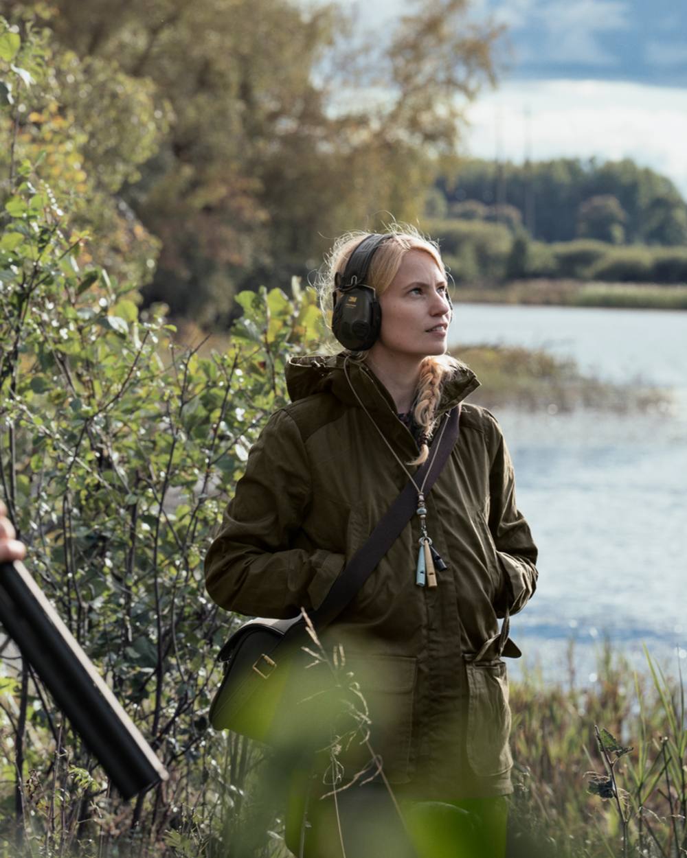 Pine Green Coloured Seeland Womens Key-Point Wax Jacket on outdoor background #colour_pine-green