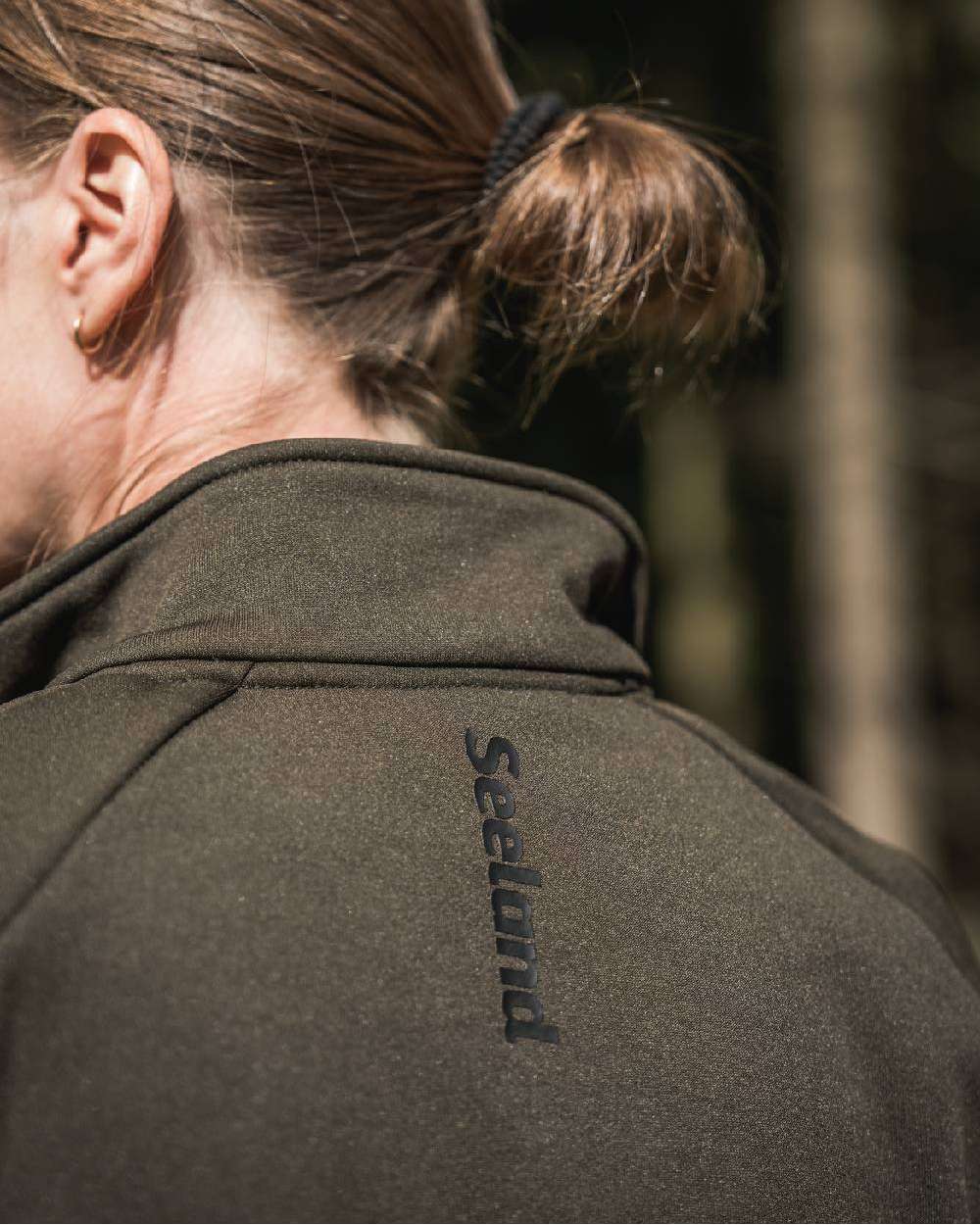 Pine Green Coloured Seeland Womens Tidal Tora Fleece Jacket on outdoor background #colour_pine-green
