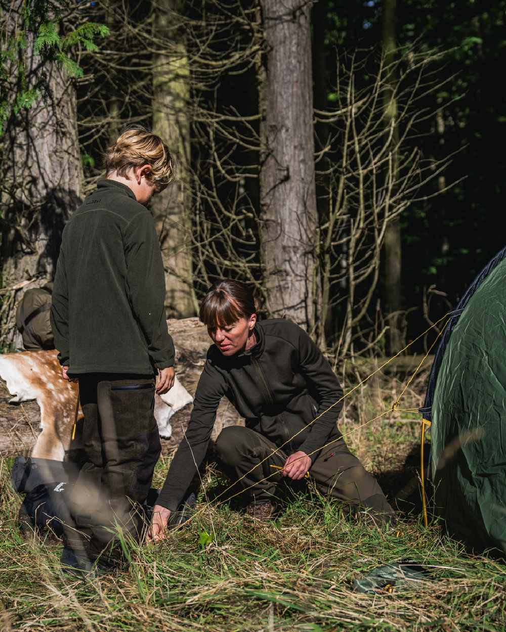 Pine Green Coloured Seeland Womens Tidal Tora Fleece Jacket on outdoor background #colour_pine-green