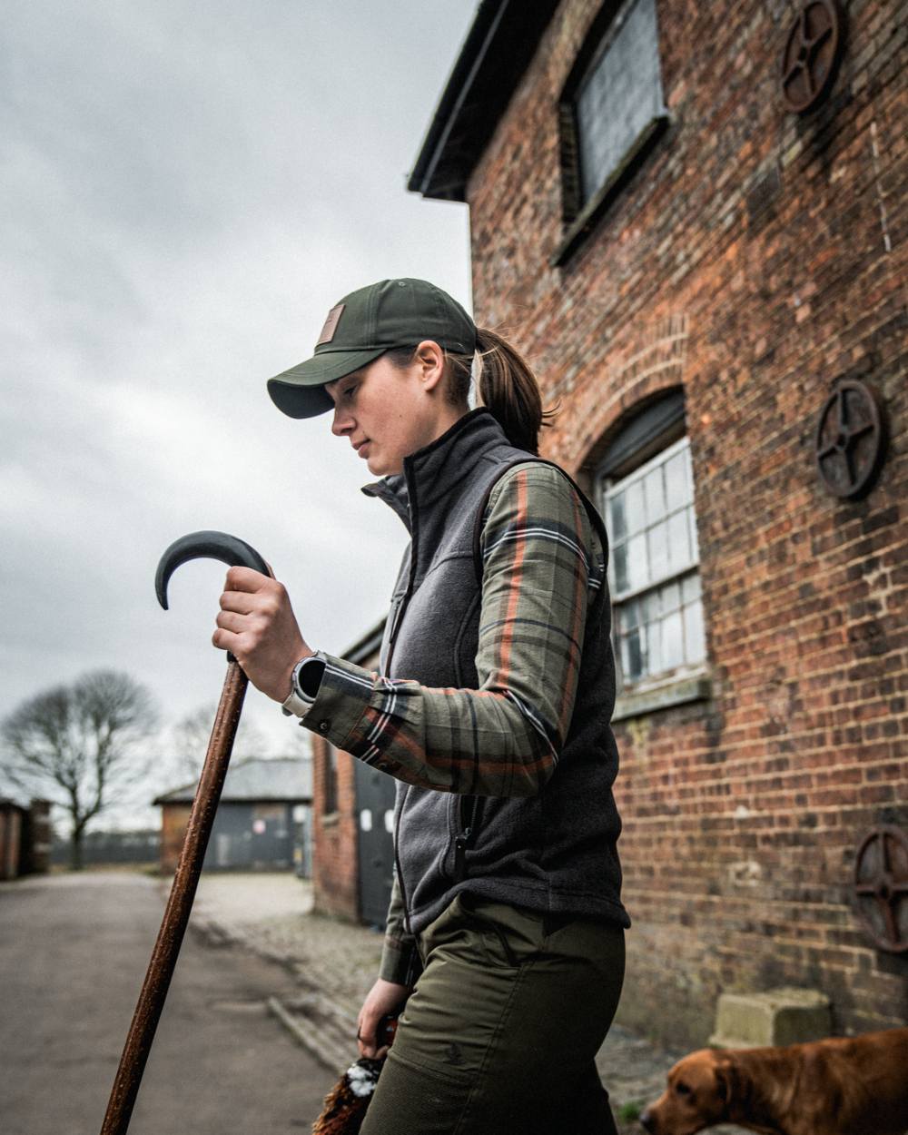 Dark Grey Melange Coloured Seeland Womens Woodcock Ivy Fleece Waistcoat on outdoor background #colour_dark-grey-melange