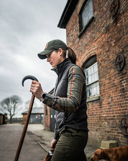 Dark Grey Melange Coloured Seeland Womens Woodcock Ivy Fleece Waistcoat on outdoor background #colour_dark-grey-melange