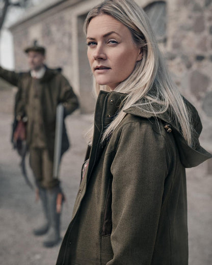 Shaded Olive coloured Seeland Woodcock Advanced Ladies Jacket on outdoor background #colour_shaded-olive