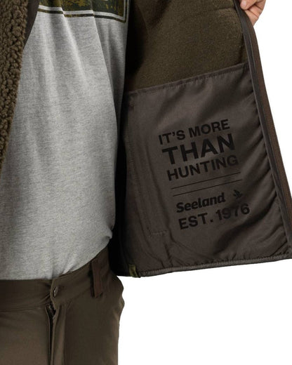 Grizzly Brown Coloured Seeland Zephyr Camo Fleece Jacket on White background #colour_grizzly-brown