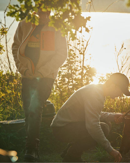 Sandshell Coloured Seeland Zephyr Fleece Jacket on outdoor background #colour_sandshell