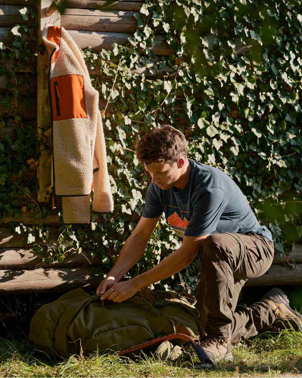 Sandshell Coloured Seeland Zephyr Fleece Jacket on outdoor background #colour_sandshell