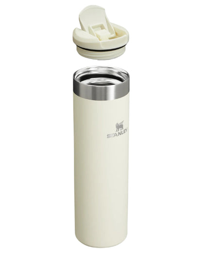 Cream Gloss coloured Stanley AeroLight Transit Mug 0.6L on white background #colour_cream-gloss