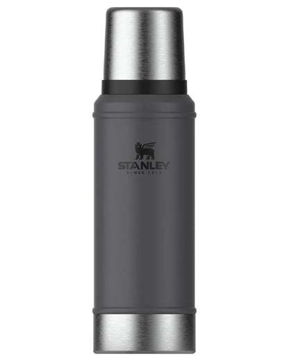 Charcoal coloured Stanley Classic Legendary Bottle 0.75L on white background #colour_charcoal