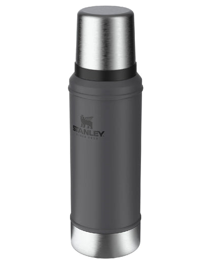 Charcoal coloured Stanley Classic Legendary Bottle 0.75L on white background #colour_charcoal