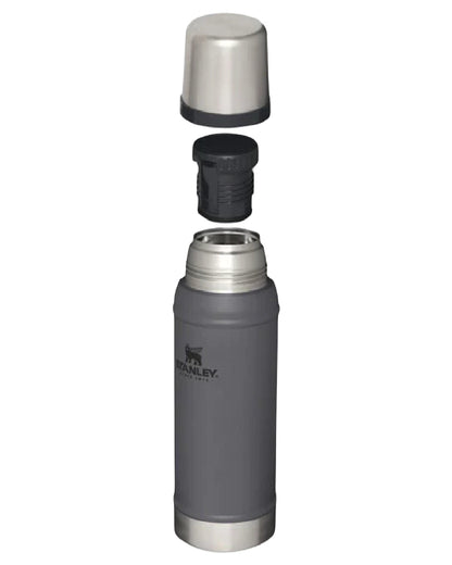Charcoal coloured Stanley Classic Legendary Bottle 0.75L on white background #colour_charcoal