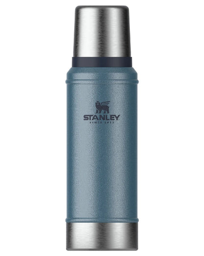 Hammertone Lake coloured Stanley Classic Legendary Bottle 0.75L on white background #colour_hammertone-lake