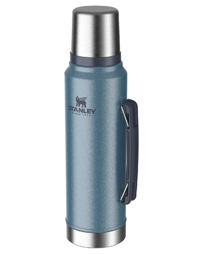 Hammertone Lake coloured Stanley Classic Legendary  Bottle 1.0L on white background #colour_hammertone-lake