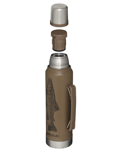 Peter Perch Tan coloured Stanley Classic Legendary  Bottle 1.0L on white background #colour_peter-perch-tan