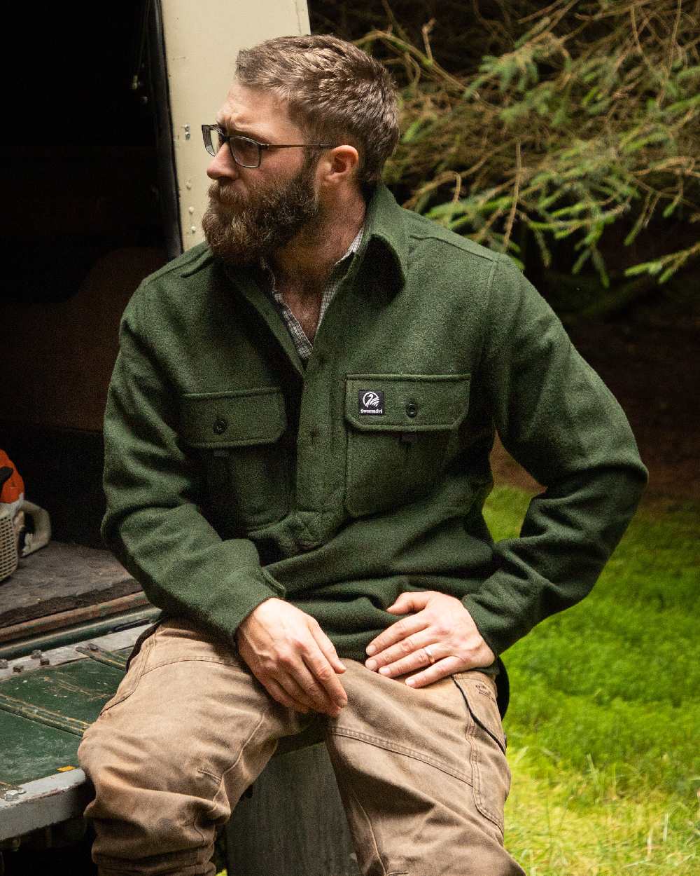 Olive Coloured Swanndri Mens Ranger Extreme V2 on outdoor background #colour_olive