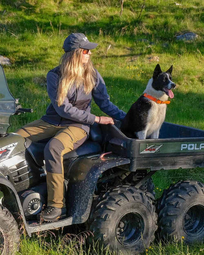 Tussock coloured Swazi Savannah Pants on field background #colour_tussock