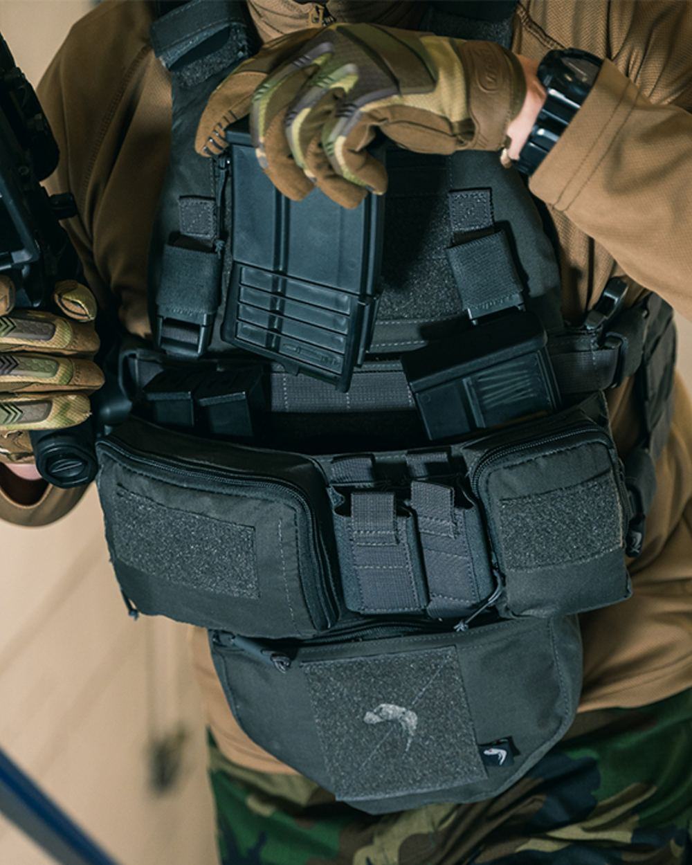 Black Coloured Viper VX Multi Weapon System Set on blurry background #colour_black
