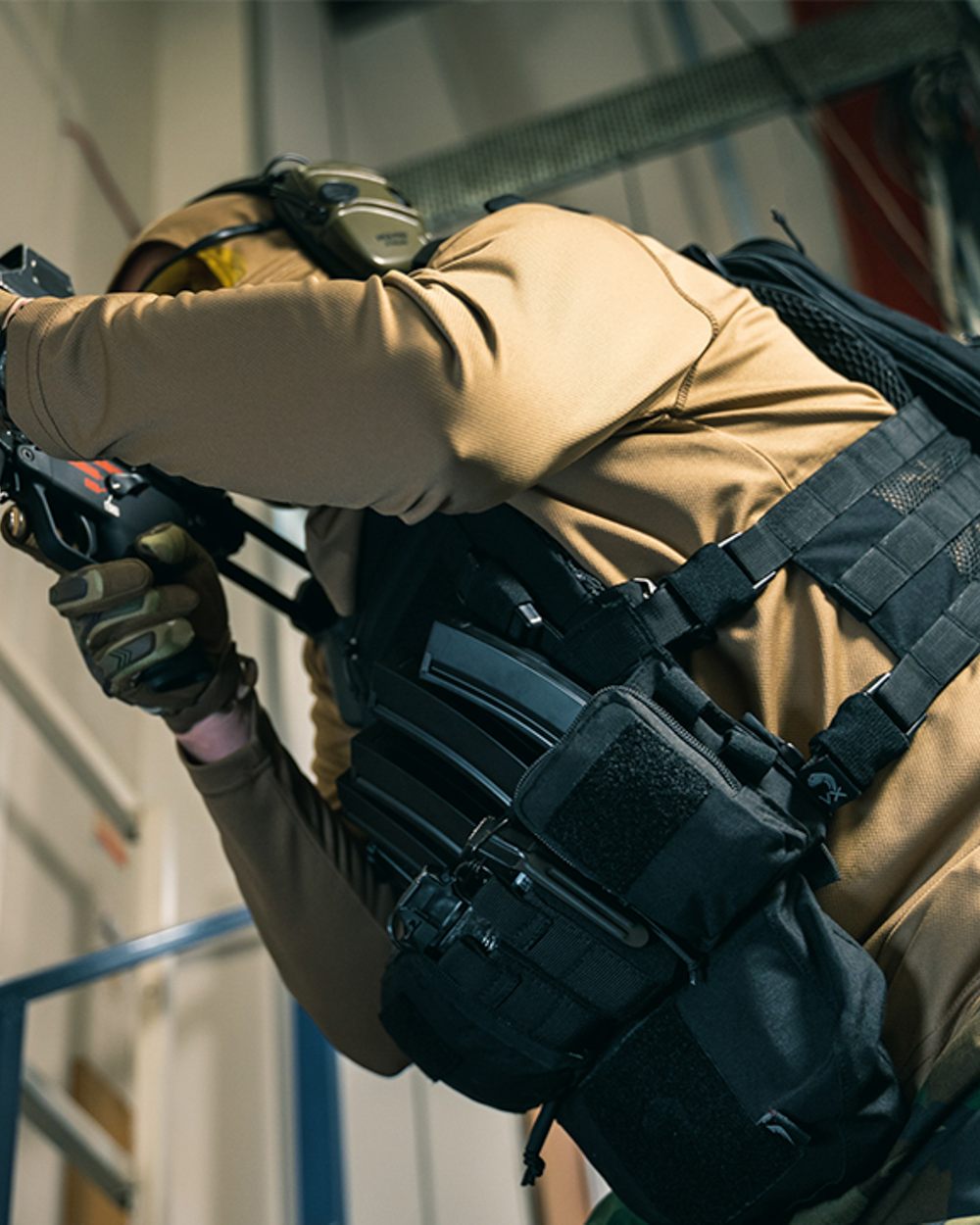 Black Coloured Viper VX Multi Weapon System Set on blurry background #colour_black