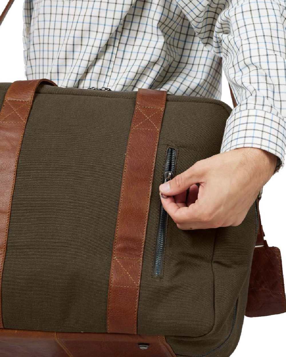 Warm Olive Coloured Harkila Weekend Bag 30L on white background #colour_warm-olive