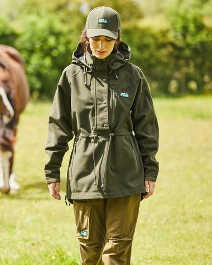 Deep Forest Coloured Ridgeline Ladies Monsoon II Waterproof Smock On A Field Background #colour_deep-forest