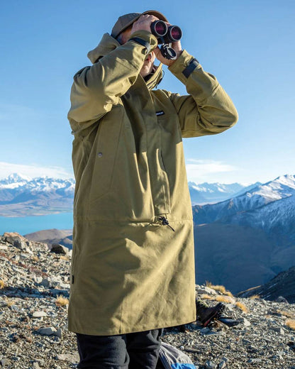 Tussock Green Coloured Swazi Tahr Xp Smock on mountain background #colour_tussock-green
